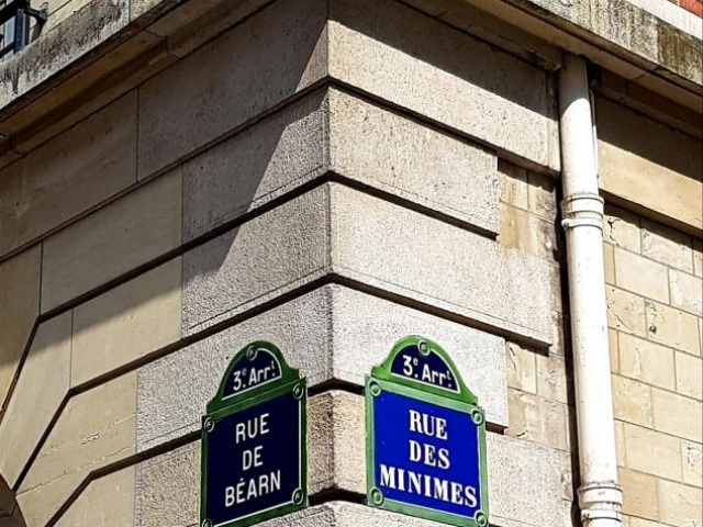 Rue des minimes à Paris