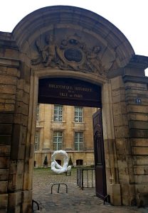 Portail de l'hôtel de Lamoignon, 24, rue Pavée Portail de l'hôtel de Lamoignon, 24, rue Pavée