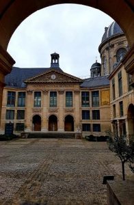 La cour d'entrée de l'Institut de France