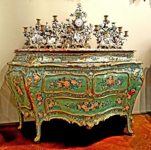 Commode du XVIII siècle, Musée des Arts décoratifs Commode du XVIII siècle, Musée des Arts décoratifs