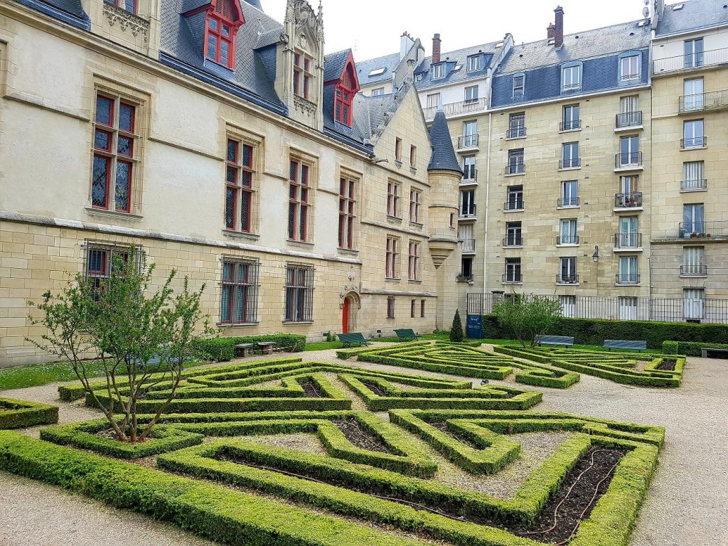 Jardin de l'Hôtel-de-Sens Jardin de l'Hôtel-de-Sens